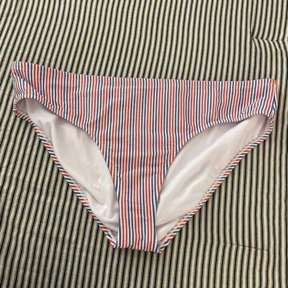 Bikini Bottoms‎